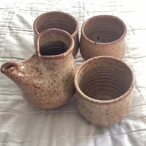 STUDIO POTTERY SET OF CREAMER & SUGAR BOWL, WITH TWO CUPS